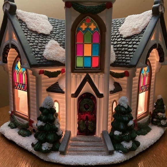 St. Nicholas Square Country Chapel Village Collection 
Illuminated Works - Picture 3 of 14